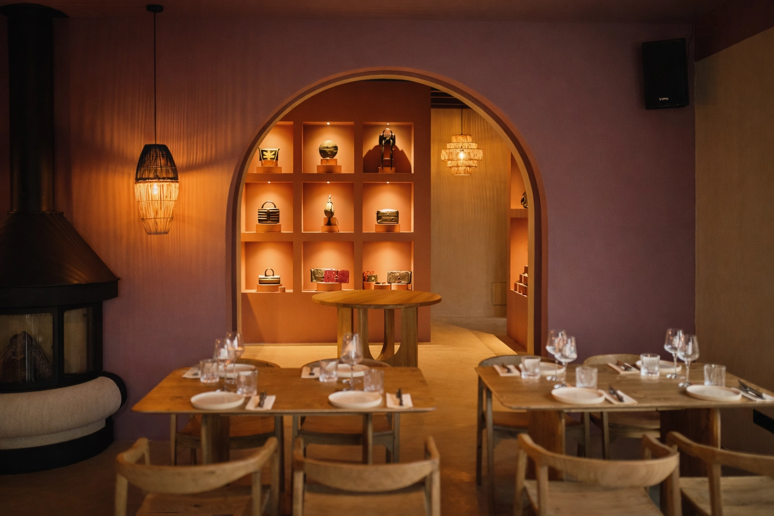 Dining room with an arched shelving niche